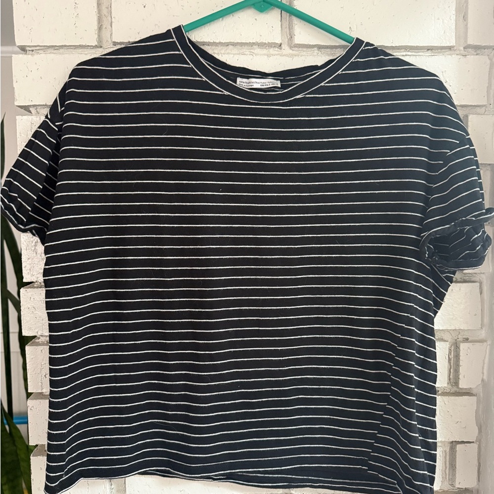 Zara Black and White Cropped‎ Tee in Size Small
